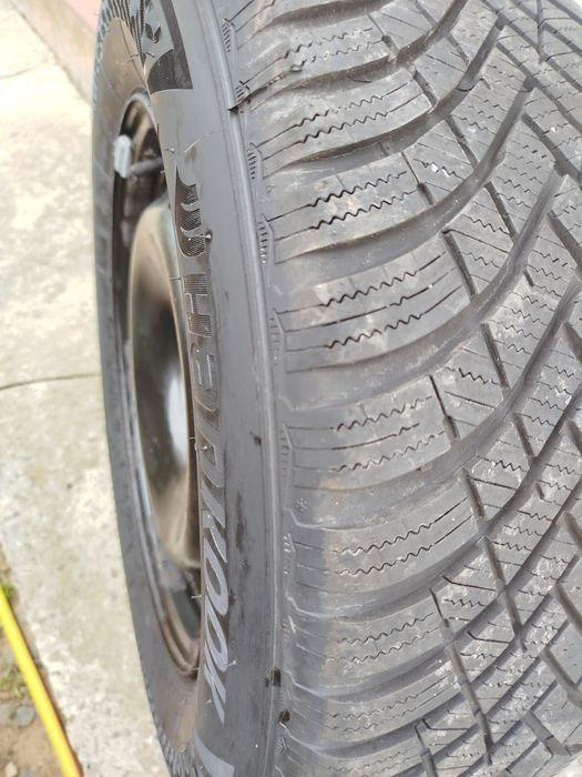 Продам резину 215/65/r16