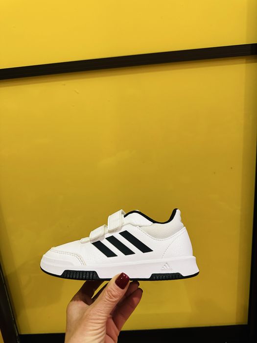 Кроссовки Adidas размеры 30,5 и 33