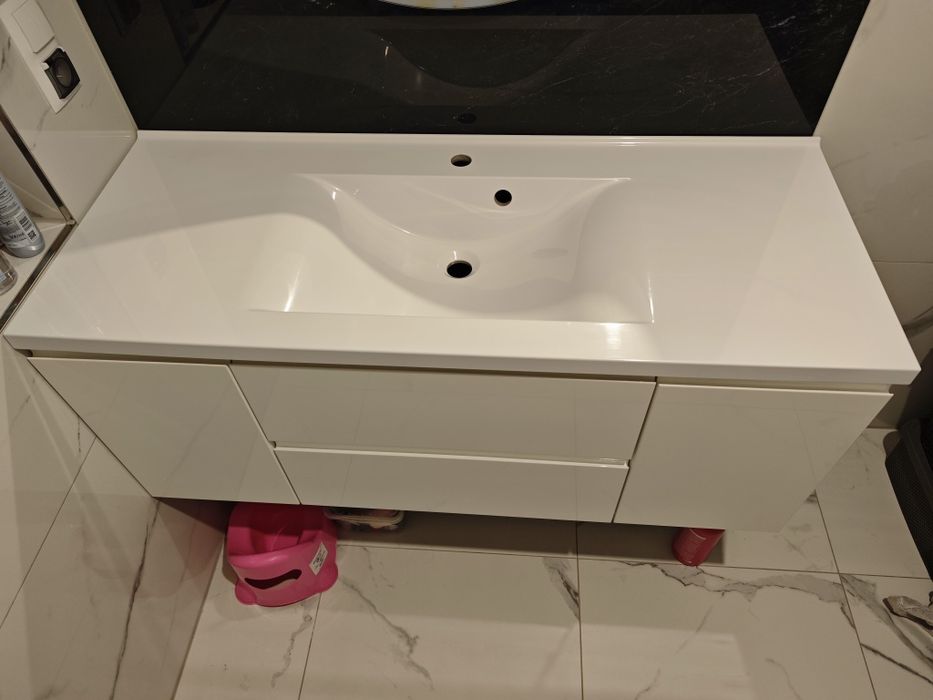 Umywalka z konglomeratu