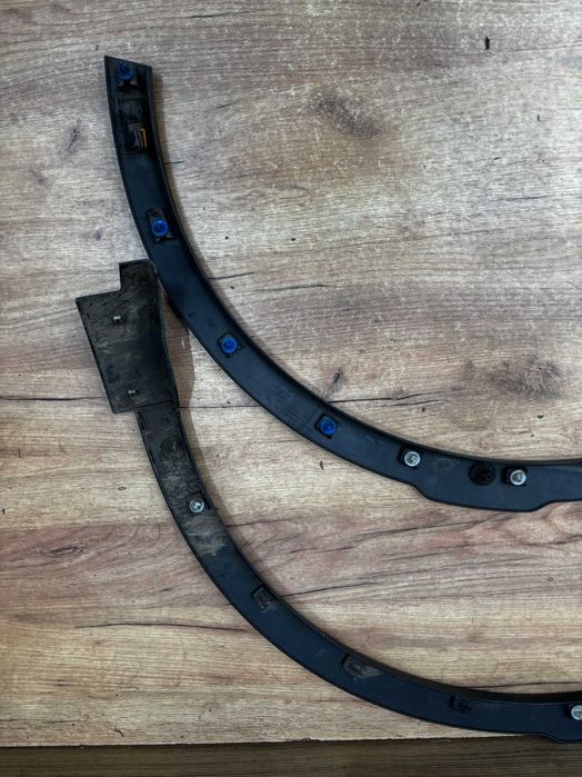 Listwa błotnika przedniego lewa prawa Land Rover Discovery L550