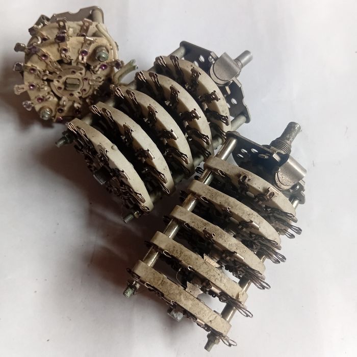 Годинник, вимикачі