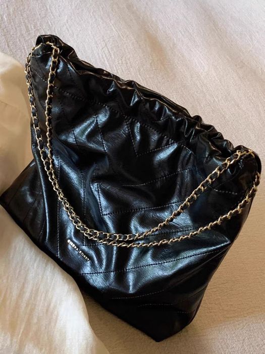 Nova bolsa de couro feminina de marca de designer independente. Por fa