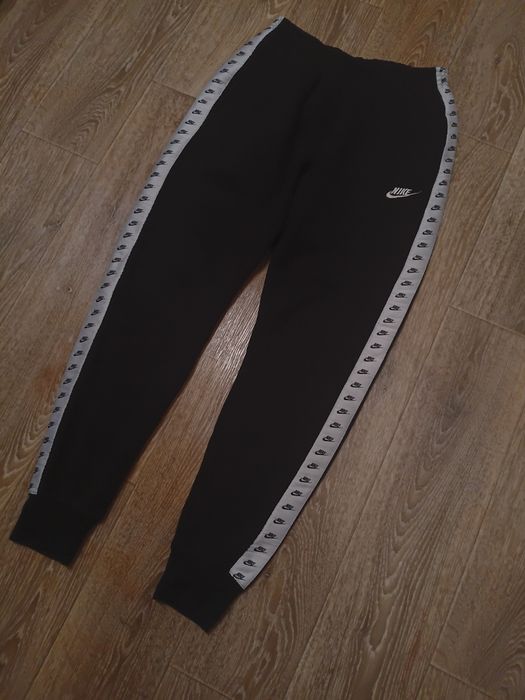 Штани Nike на лампасах p.М