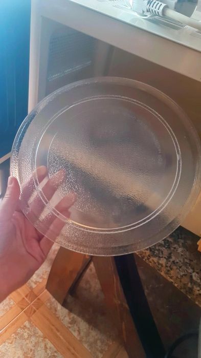 Microondas KUNFT P70B17P-A3 (para peças)