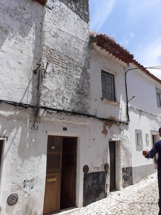Moradia Tradicional para Recuperar no Centro Histórico de Estremoz