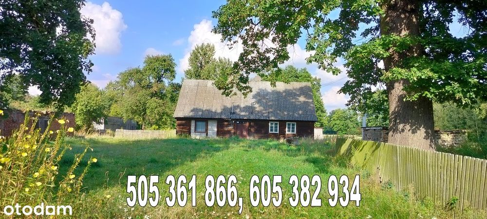 Drewniany dom z zabudowaniami gospodarczymi