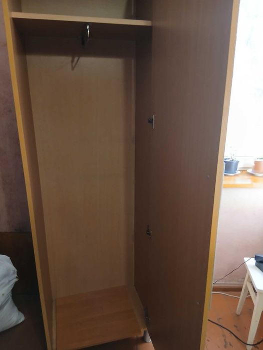 шафа-пенал світла