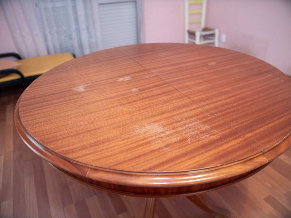 Extendable Round Table with 3 Chairs – Elegant and Functional64729834515841124