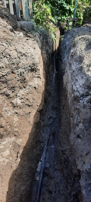 Земельні роботи:траншеї під воду, септик, фундамент.