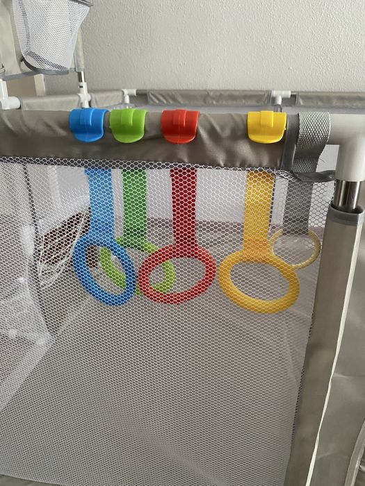 Parque infantil cinza