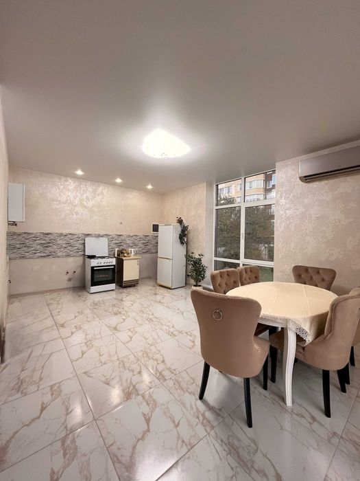 Новий чарівний будинок з гаражем, Луцьк в районі Володимирської