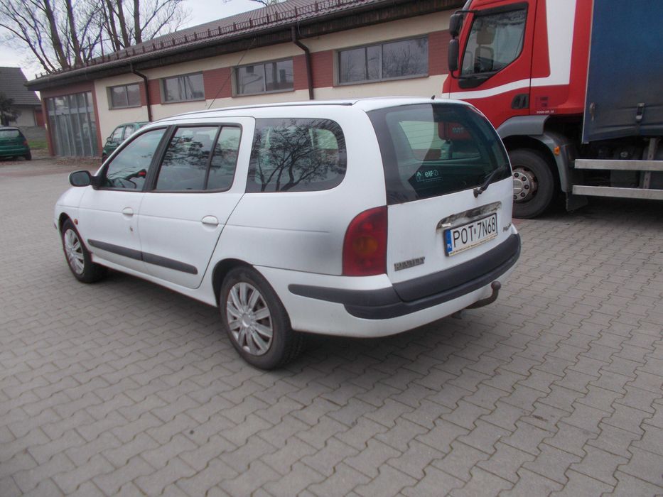 Maska pokrywa silnika Renault Megane kombi białe demontaż