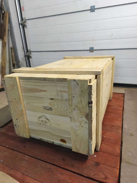 Skrzynia drewniana z wiekiem