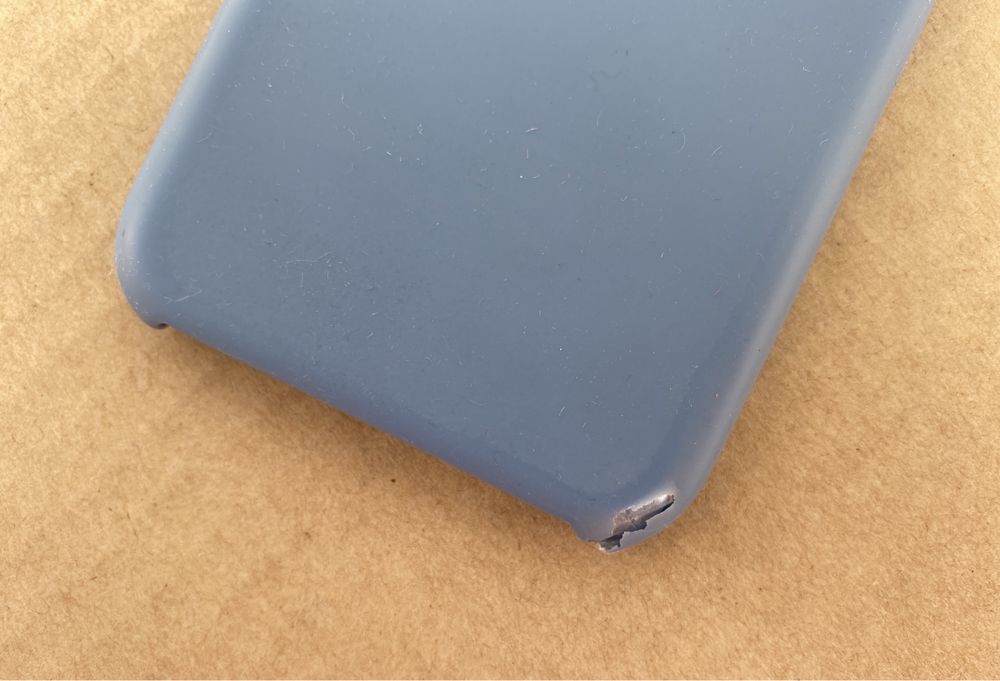 Capas iPhone 11 - disponível em 2 cores