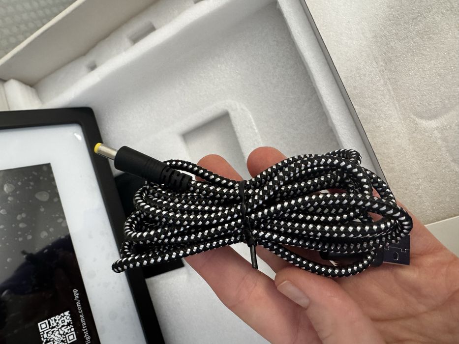 цифрова фоторамка Skylight Frame