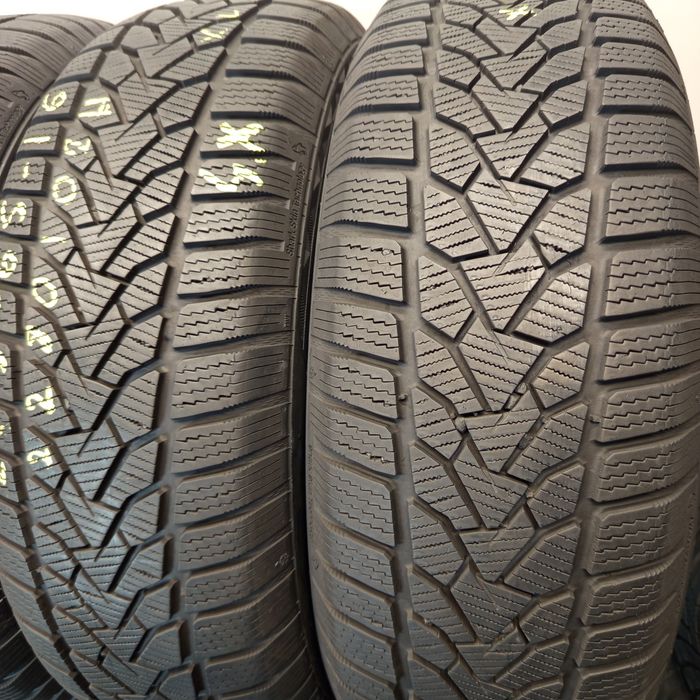 215/65R16 Uniroyal WinterExpert