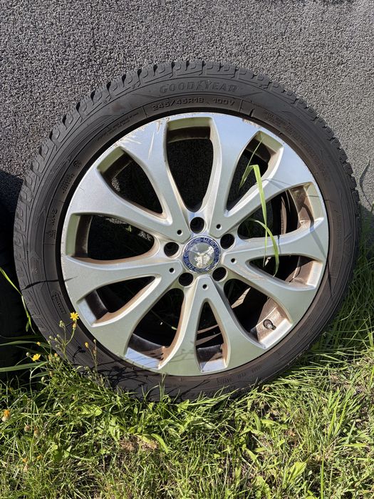 Opony z orginalnymi felgami mercedesa 245/45 R18
