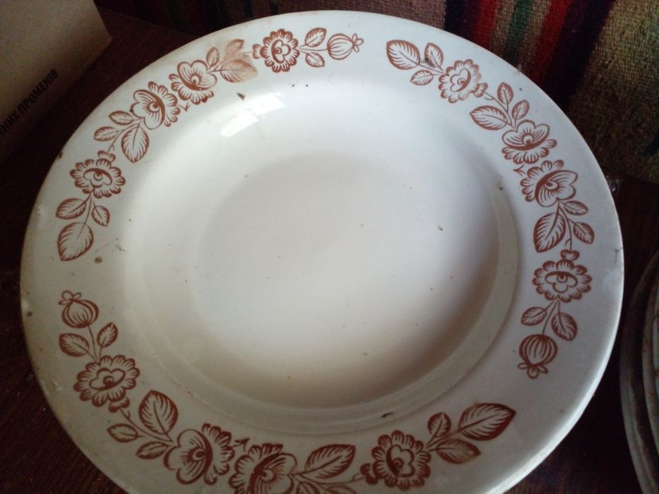 Тарілки столові радянських часів