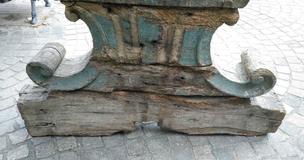Antigo suporte de sino em madeira séc. XVIII/XIX