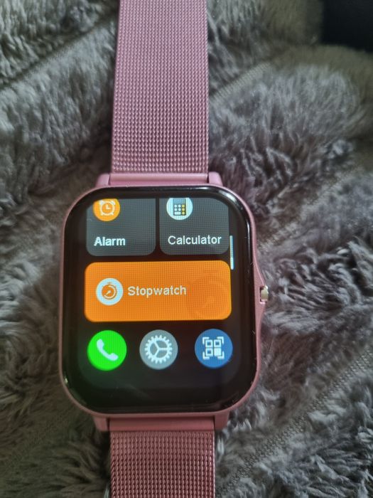 Smart watch złoty, różowy lub srebrny.