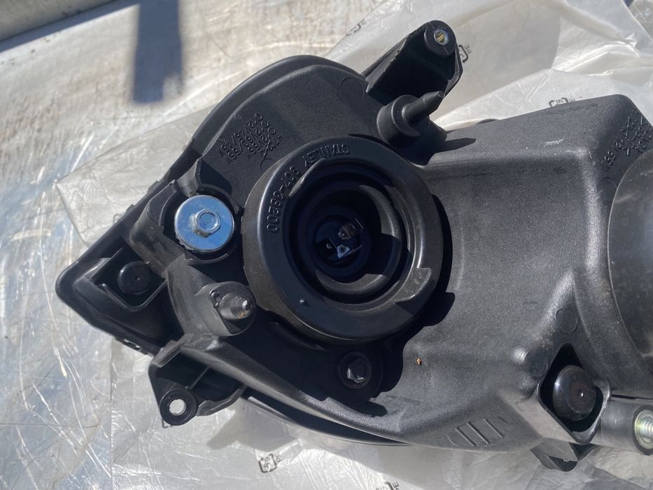 Honda VFR 800 Lampa Reflektor Prawy Przód JAK NOWA