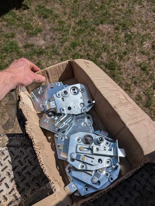 Кабіна МтЗ мала кабіна двері ЗАМОК дверей мтз 80 запчасті запчастини