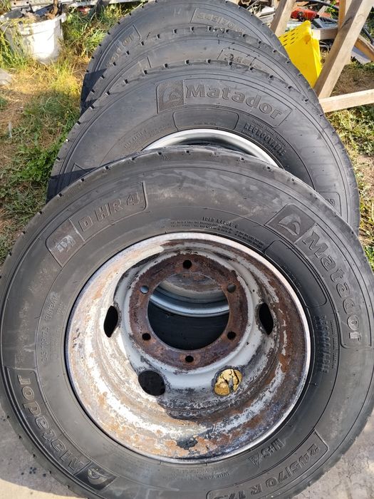 продам шини з дисками 245/70/17.5