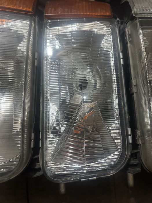 Передні фари на Пасат Б-3,4 праві оригінал