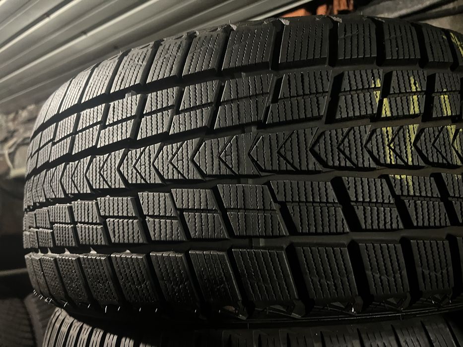 666 Корейские зимние шины R20 265/50 Roadstone