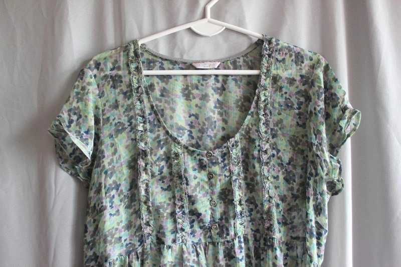 Jasnozielona tunika bluzka w kwiaty wiązana w pasie plus size M&S