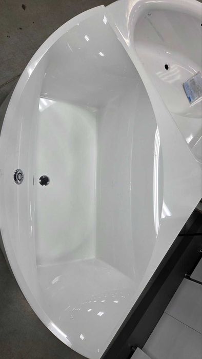 Ванна кутова кварилова Villeroy & Boch , DuschoLux,Ideal Standard