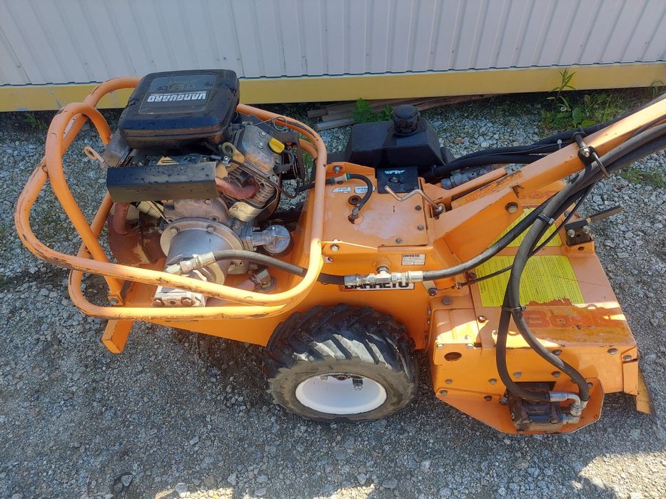 Glebogryzarka hydrauliczna firmy Barreto 1620
