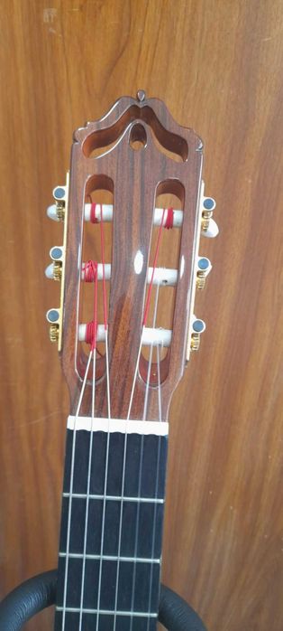 Guitarra clássica de excelente qualidade.