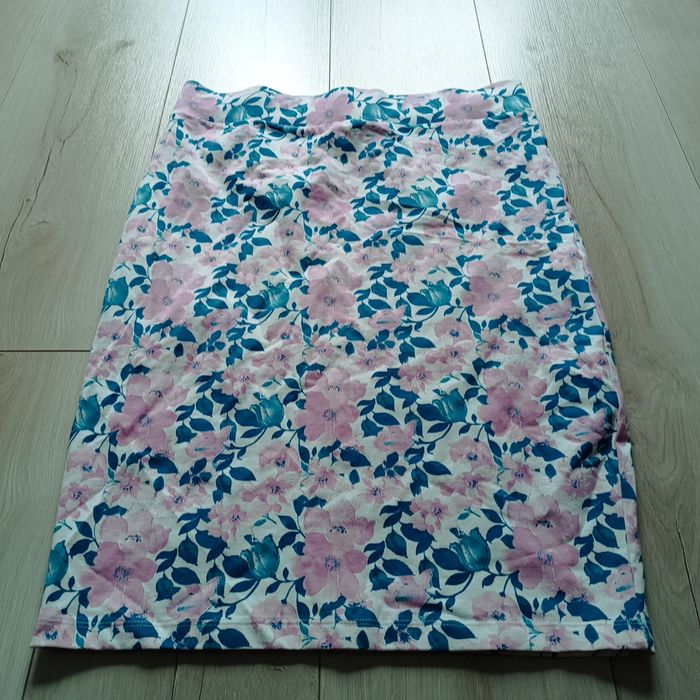 Spódnica ołówkowa w kwiaty roz M / 38 jasna