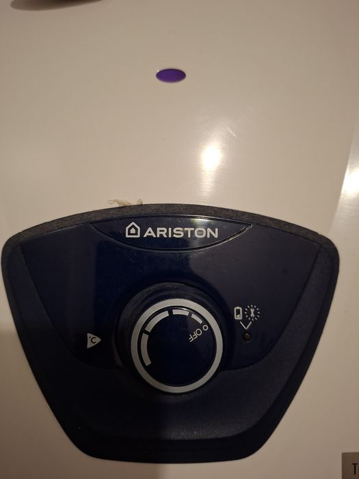 Esquentador a funcionar Ariston