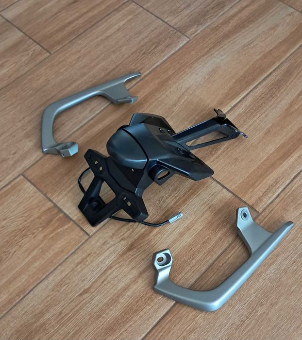Tracer 900 suporte matricula e pegas