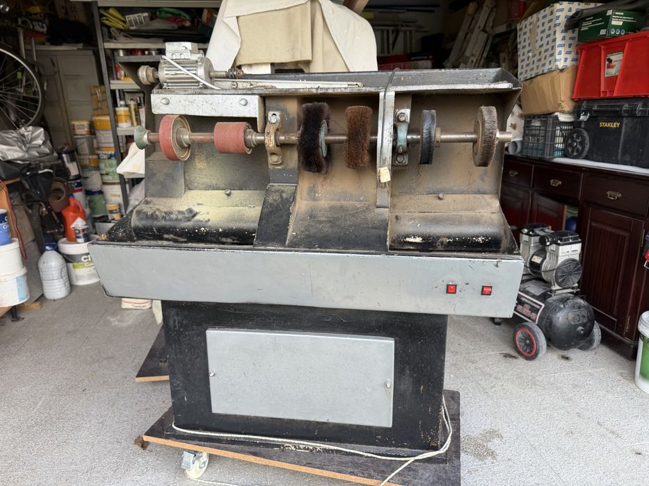 Maquina de sapateiro lixadora com aspiração