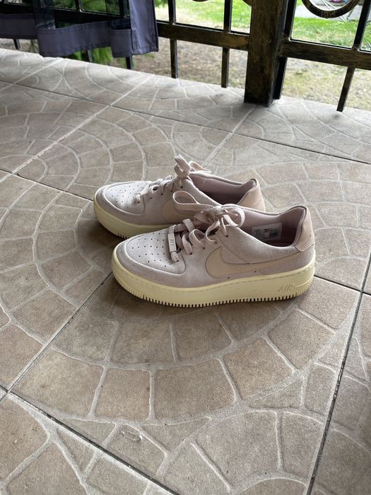 NIKE Air Force 1