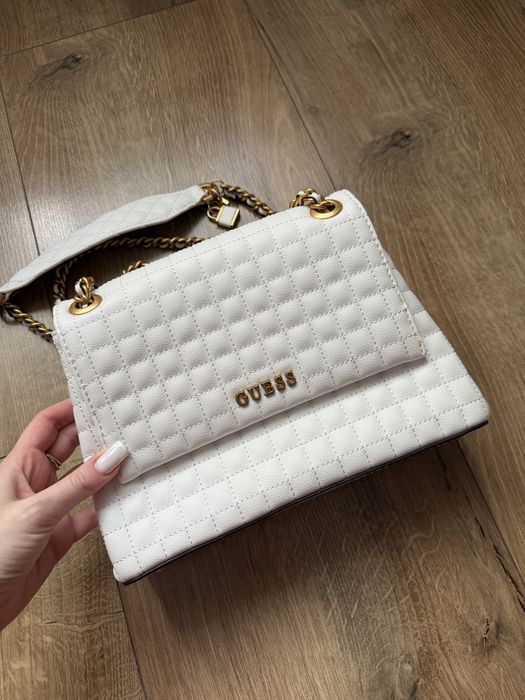 Белая кросс боди сумка  guees