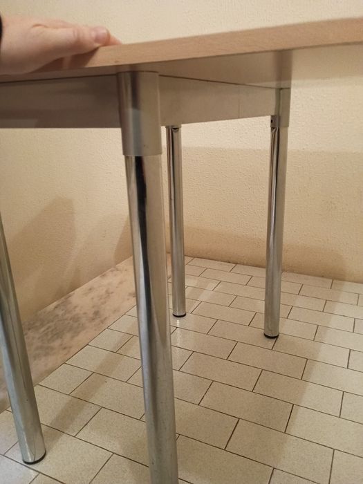 Mesa dobrável com duas cadeiras