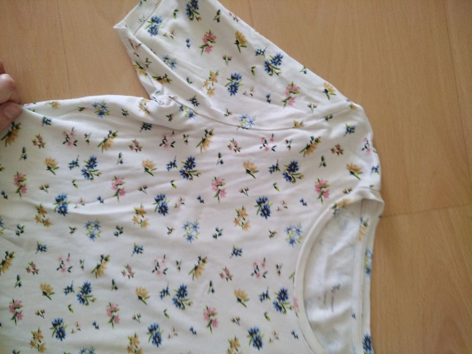 Tshirt w kwiaty L Tu