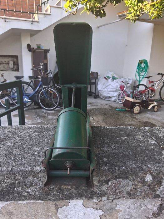 Bomba encher pneus muito antiga.