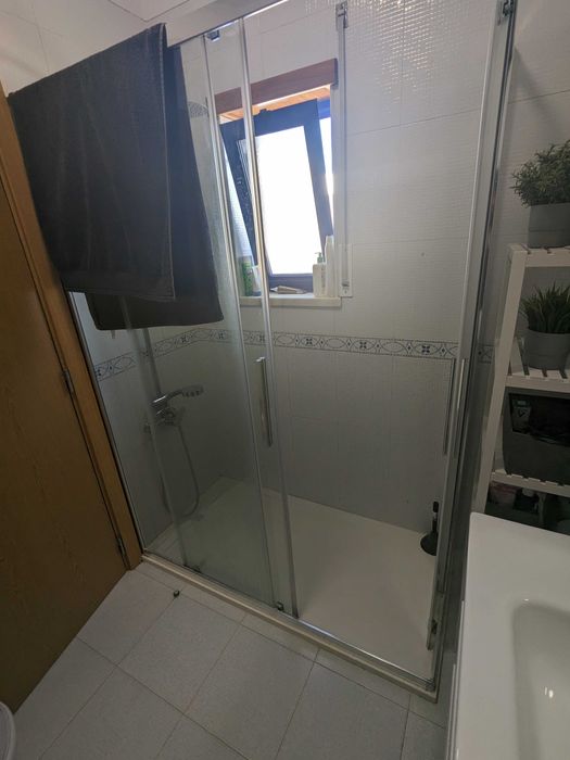 Apart. T1 (último piso com terraço espaçoso) Charneca da Caparica.