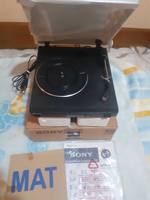Vendo  gira discos completamente novo, PSP J20  da Sony