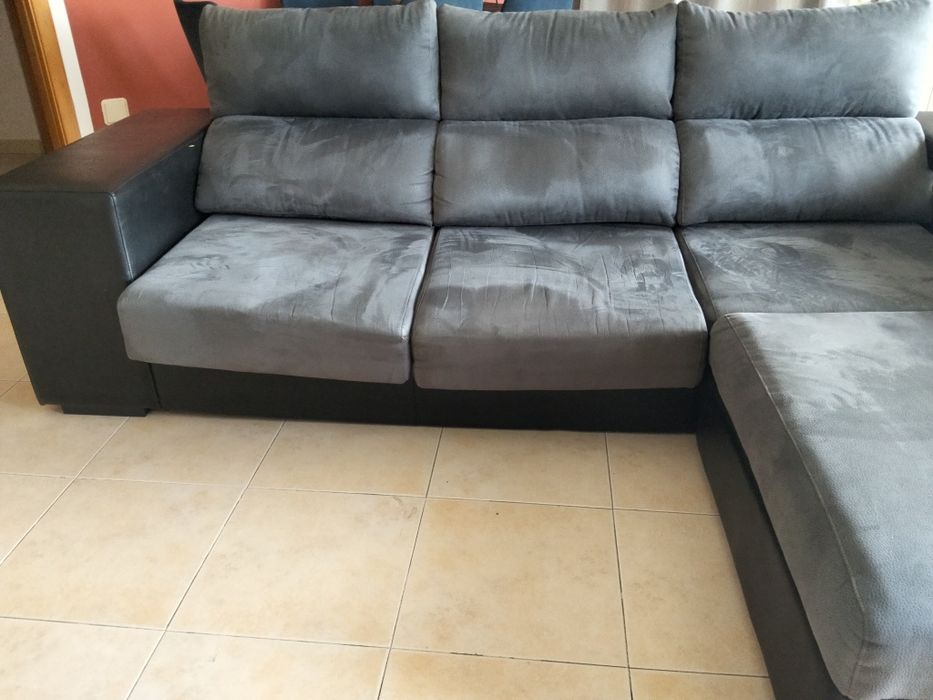 Sofá em Tecido c/ Chaise Longue + 4 puffs