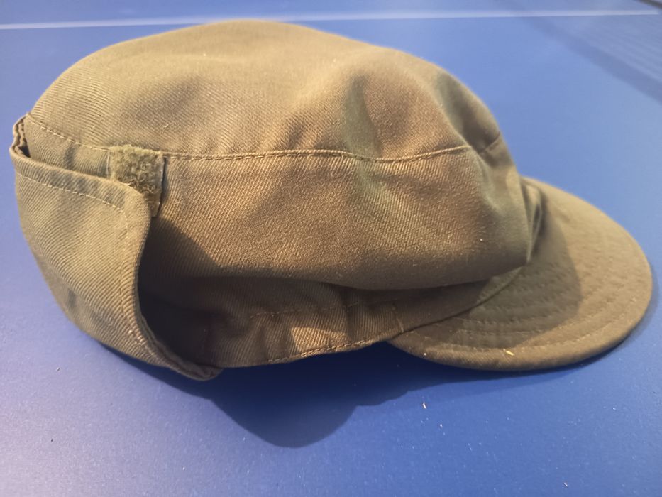 Conjunto colete/cartucheira/boné de caça