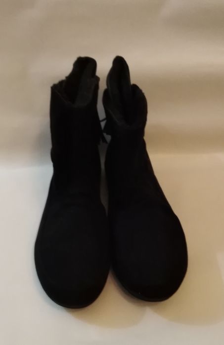 SALDOS Botas de senhora camurça, sem salto.
