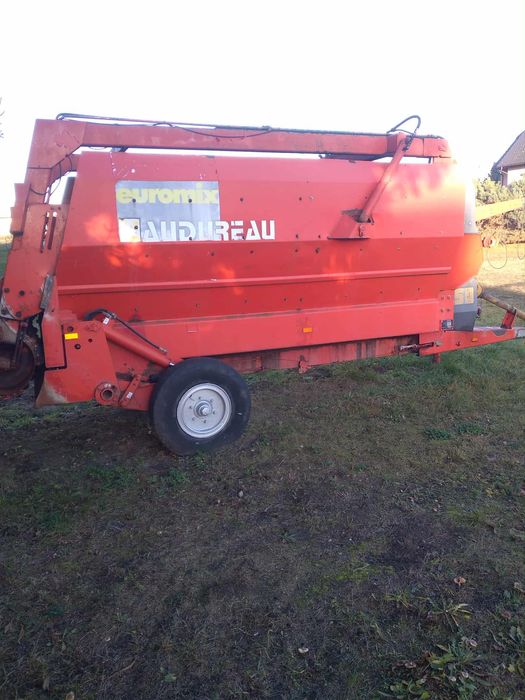 Paszowóz Euromix Kuhn 8.5m