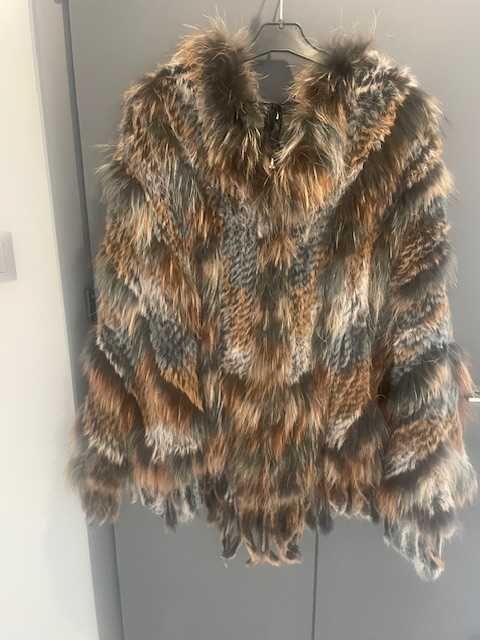 Futro/ Futerkowe Poncho z Kapturem