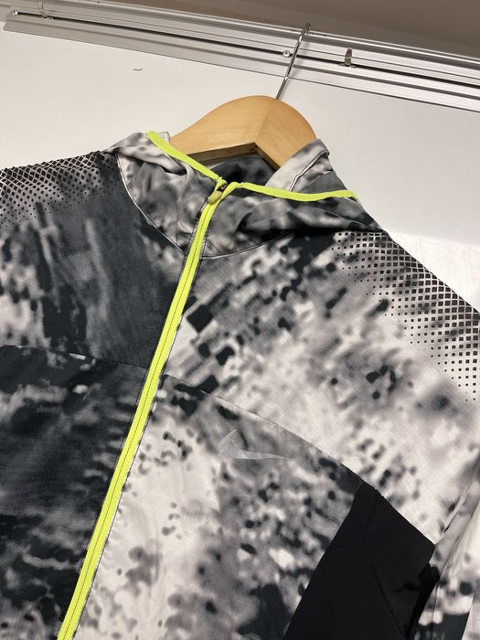 Жіноча бігова Вітровеа Nike Printed Trail Kiger Full-Zip Running Jacket
